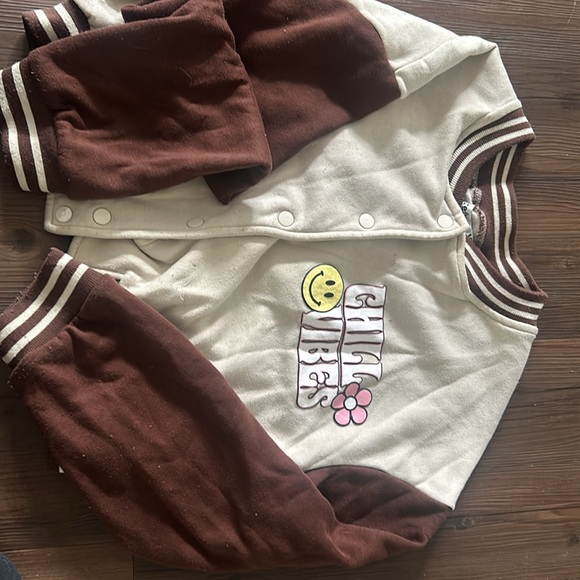 Says xl but fixes like a lg - Picture 3 of 4